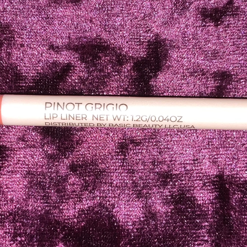 BASIE BEAUTY LIP LINER & LIP GLOSS
